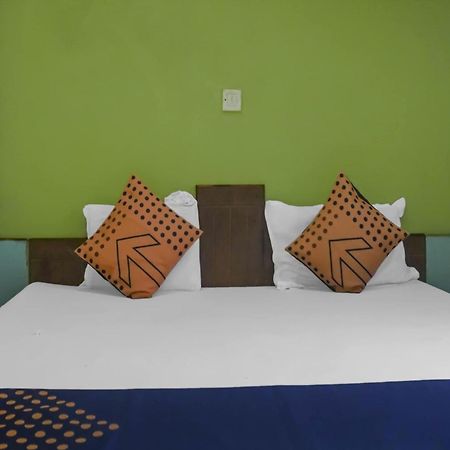 Hotel O Peacock Lodging Kharakvasla Екстер'єр фото