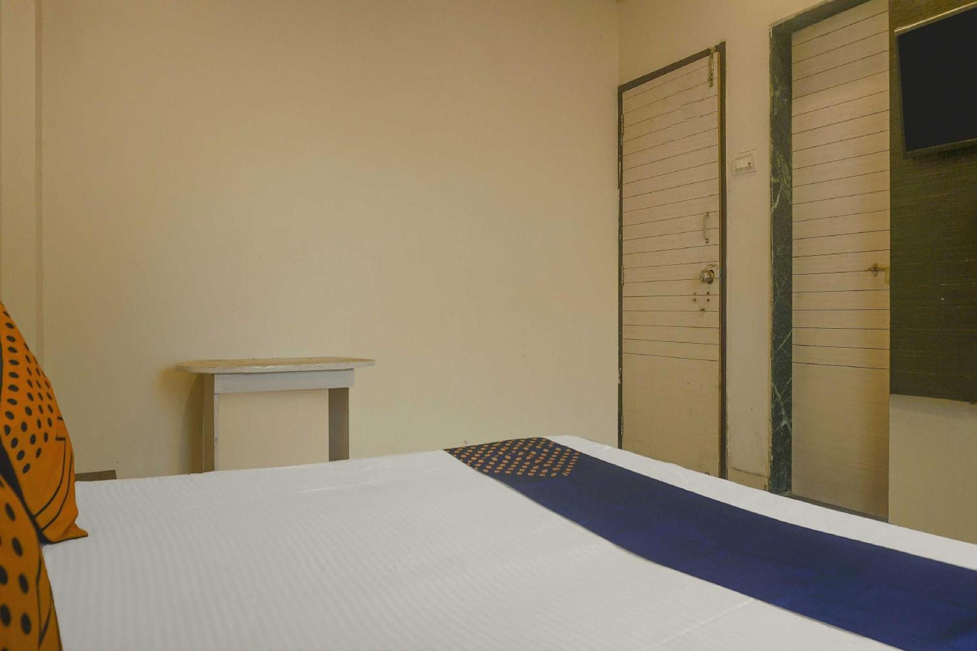 Hotel O Peacock Lodging Kharakvasla Екстер'єр фото