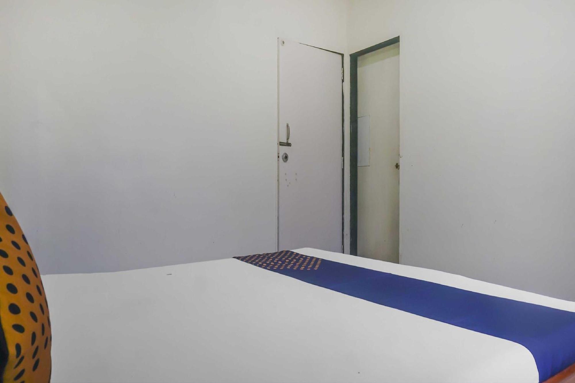 Hotel O Peacock Lodging Kharakvasla Екстер'єр фото