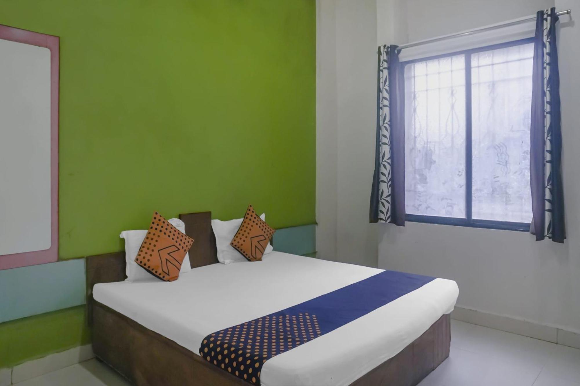 Hotel O Peacock Lodging Kharakvasla Екстер'єр фото