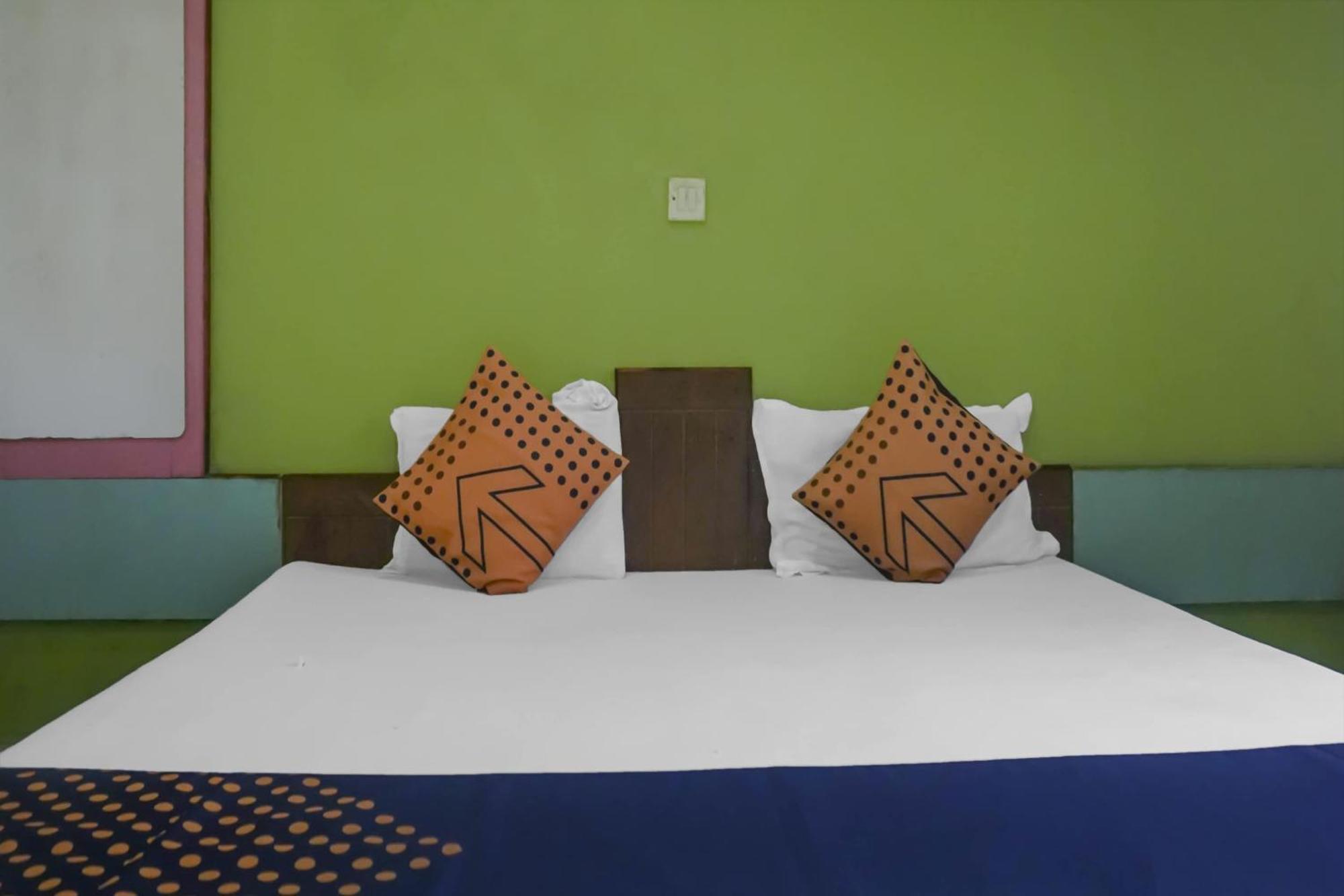 Hotel O Peacock Lodging Kharakvasla Екстер'єр фото