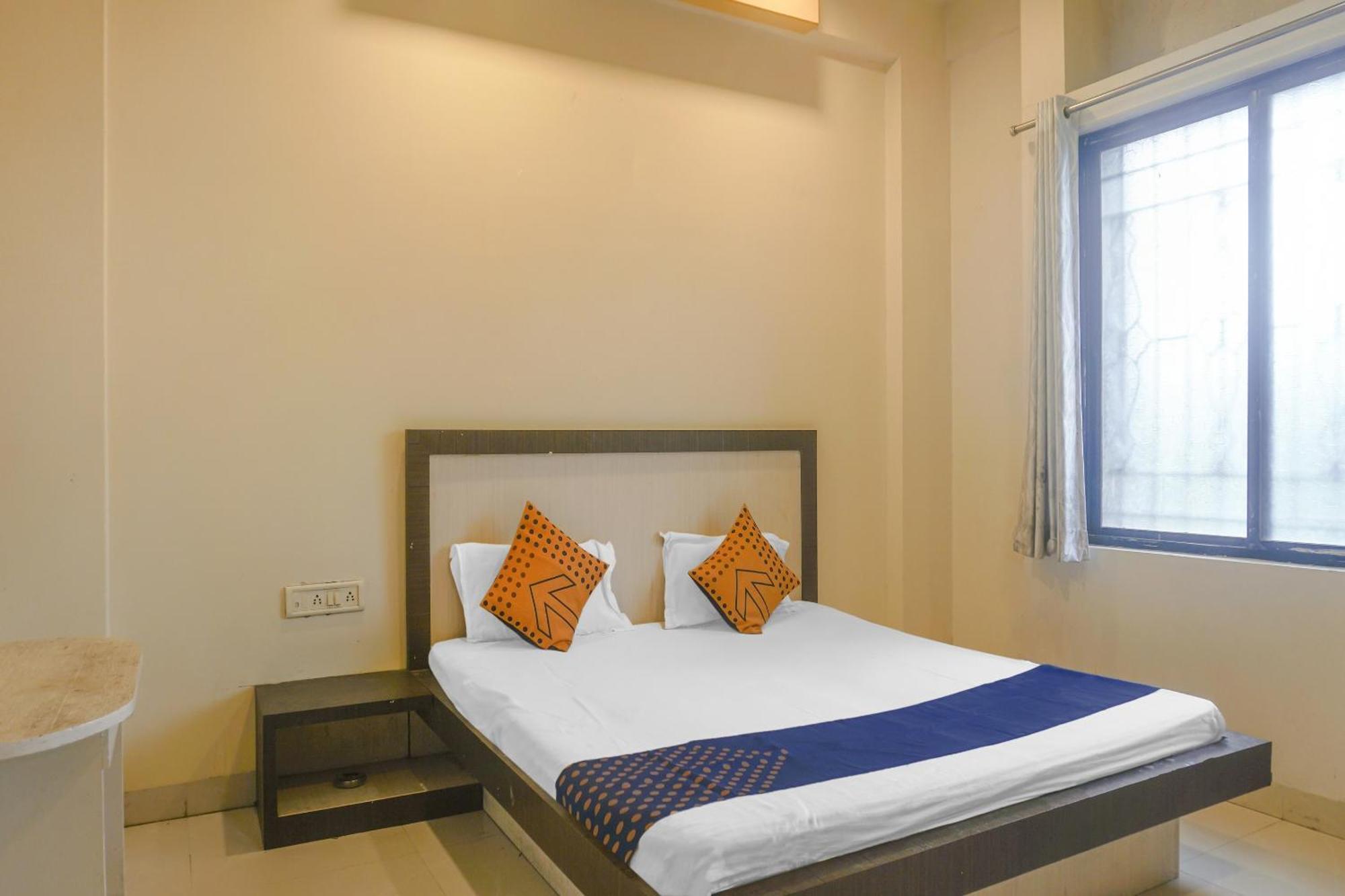 Hotel O Peacock Lodging Kharakvasla Екстер'єр фото