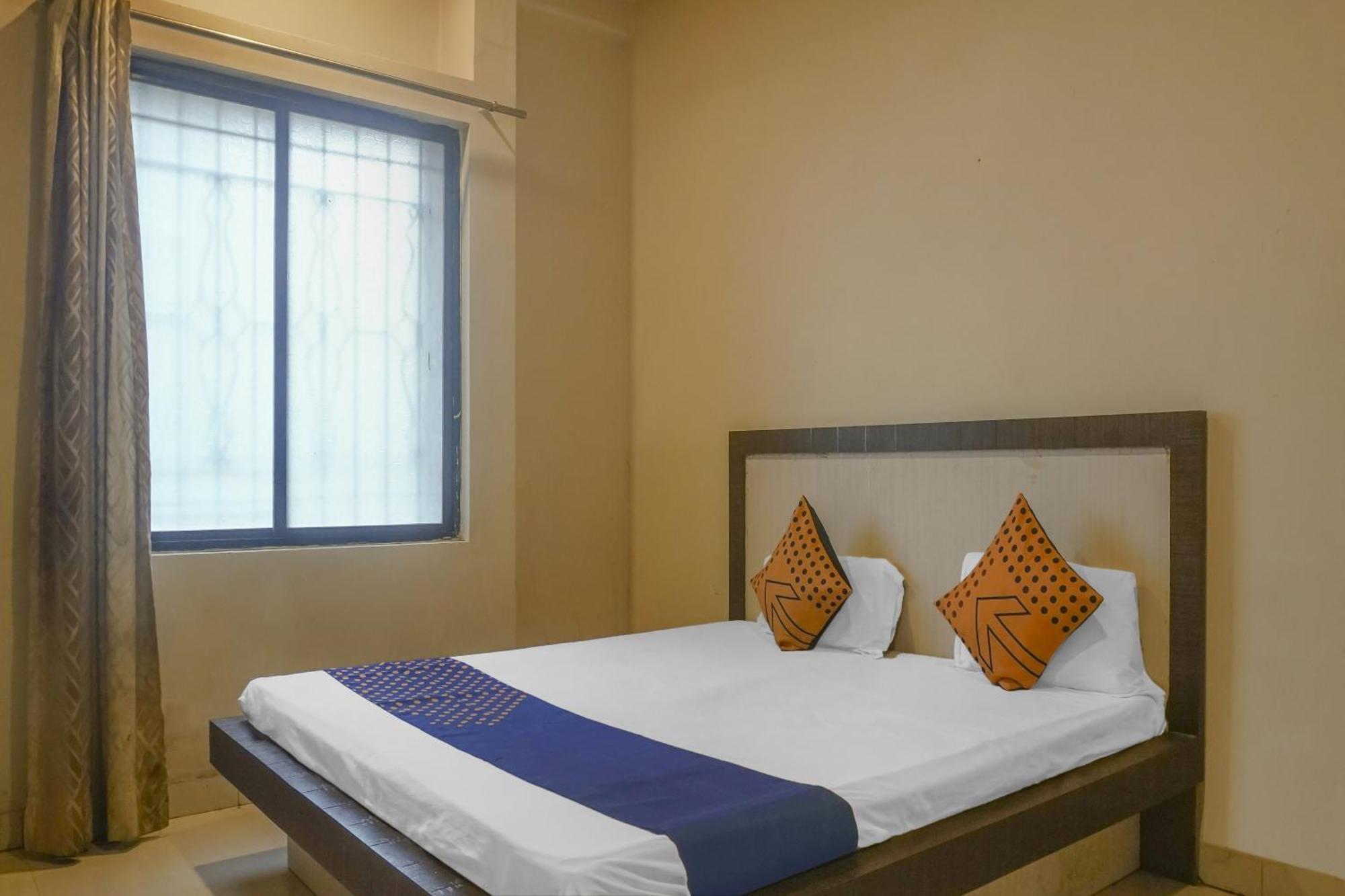 Hotel O Peacock Lodging Kharakvasla Екстер'єр фото
