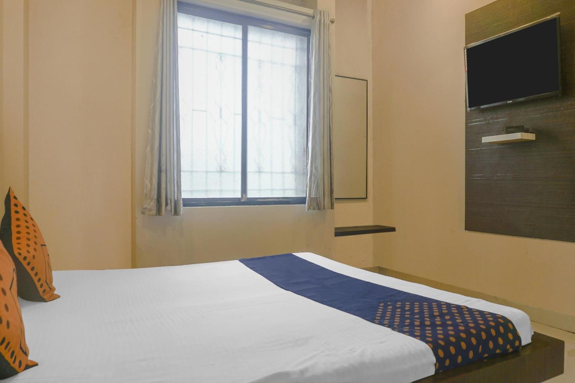 Hotel O Peacock Lodging Kharakvasla Екстер'єр фото
