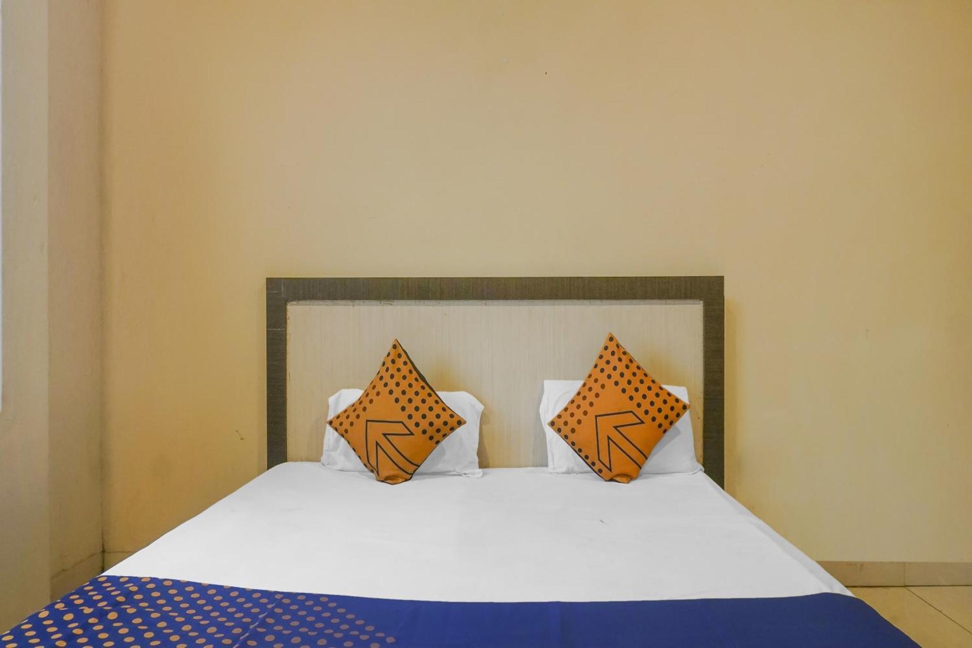 Hotel O Peacock Lodging Kharakvasla Екстер'єр фото