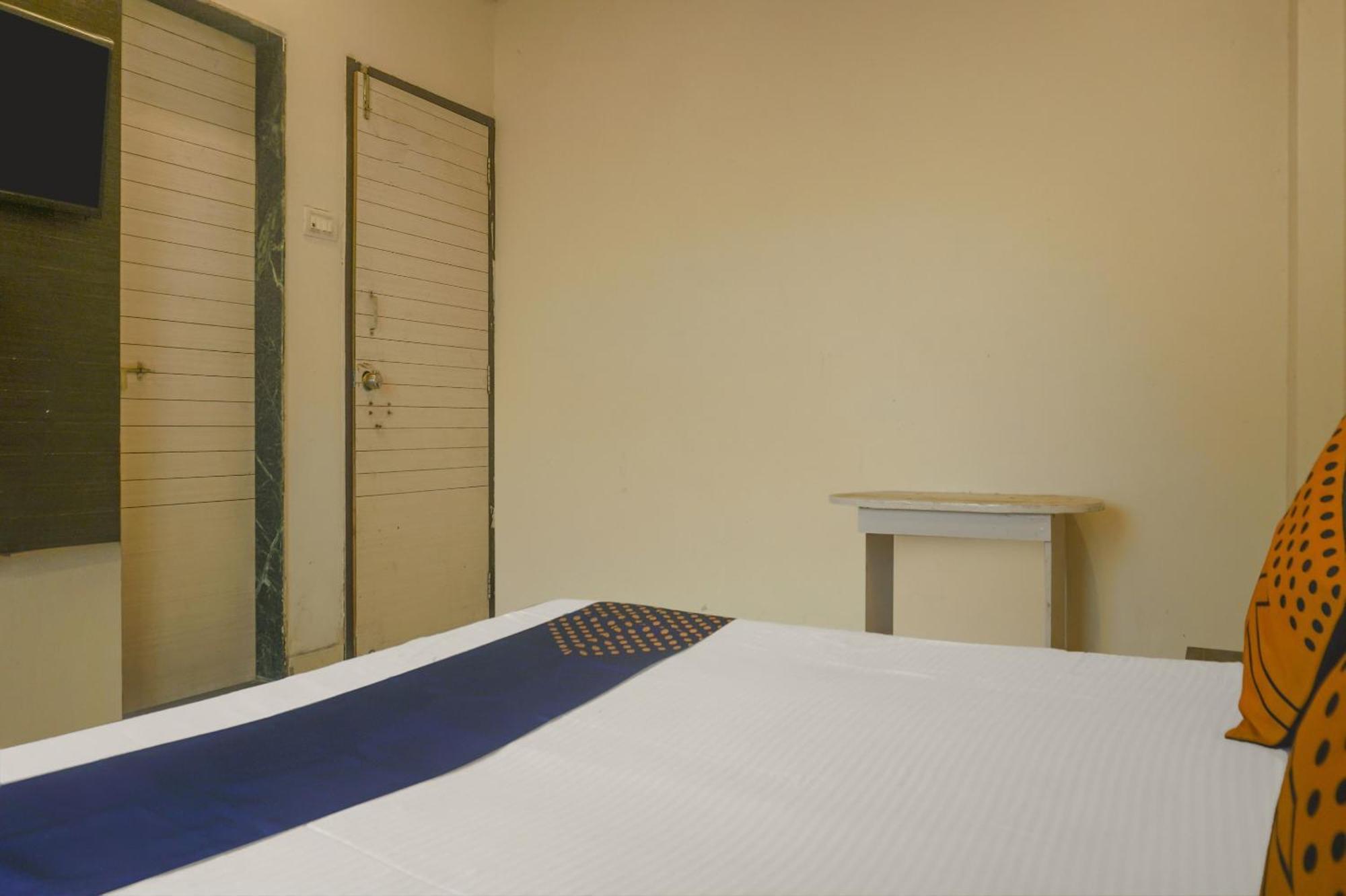 Hotel O Peacock Lodging Kharakvasla Екстер'єр фото