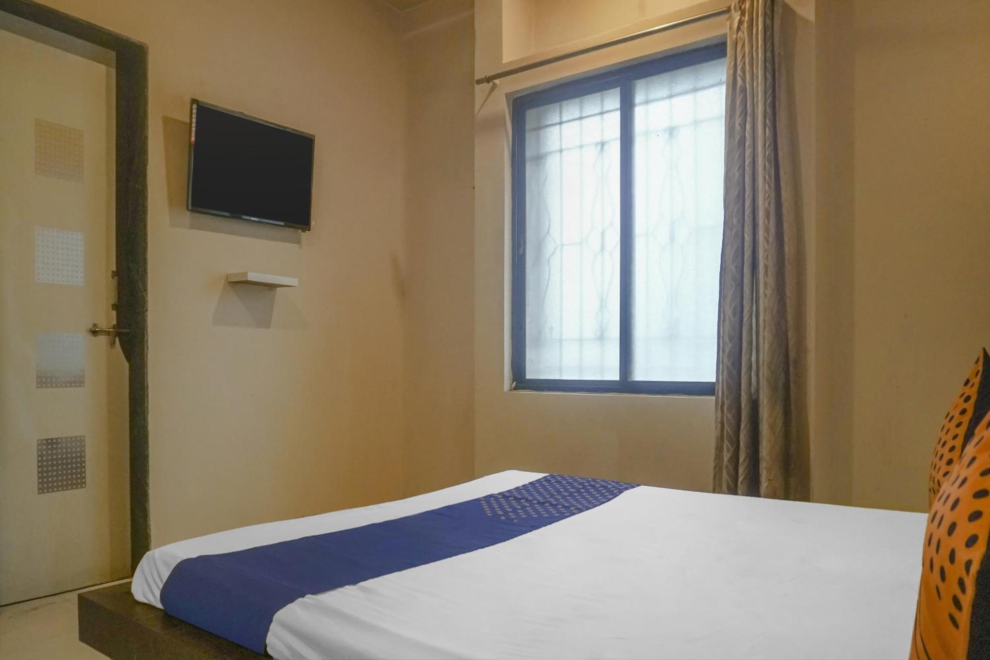 Hotel O Peacock Lodging Kharakvasla Екстер'єр фото