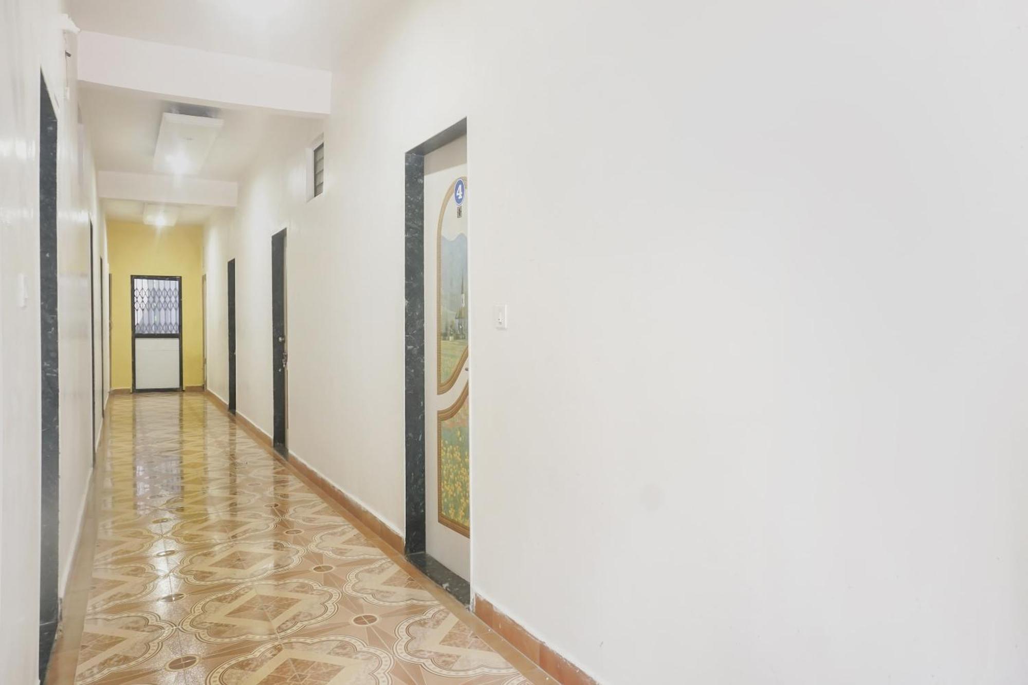 Hotel O Peacock Lodging Kharakvasla Екстер'єр фото
